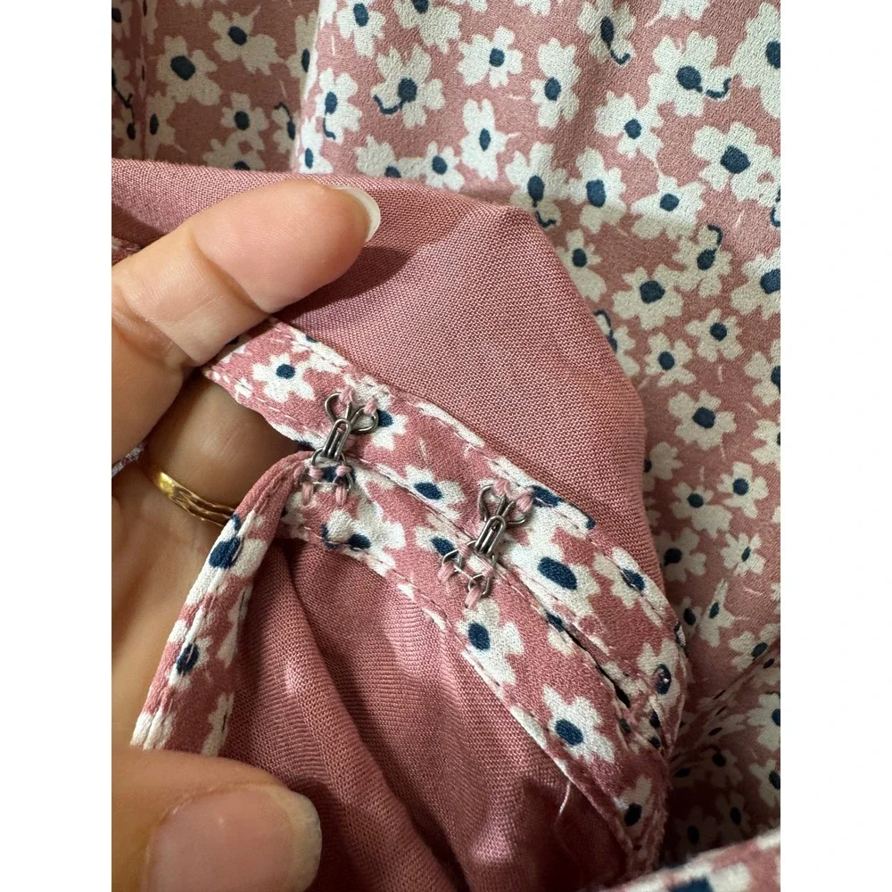 Abercrombie & Fitch Blouse M Medium Pink Floral Smocked V-Neck Cottagecore Ditsy